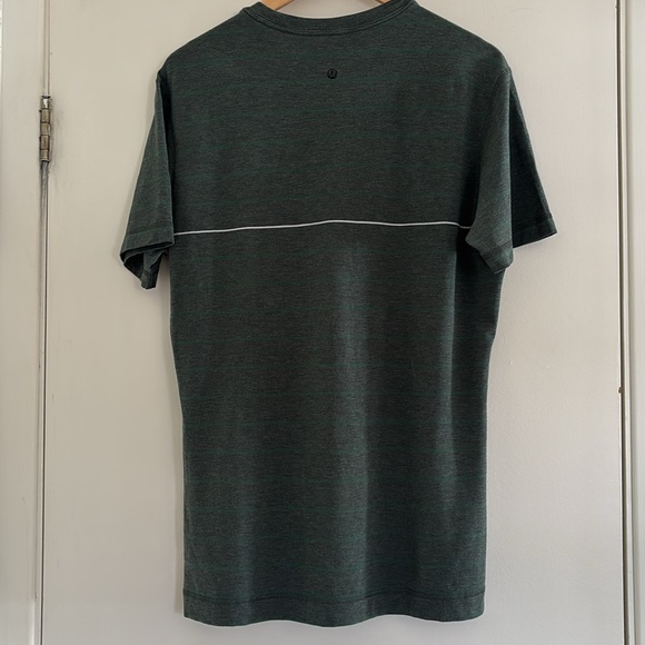Lululemon T-shirt - Picture 3 of 4